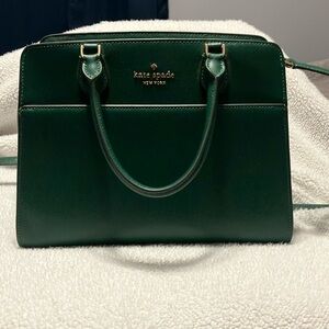 Rich Emerald Green Kate Spade bag with golden hardware. Brand new.